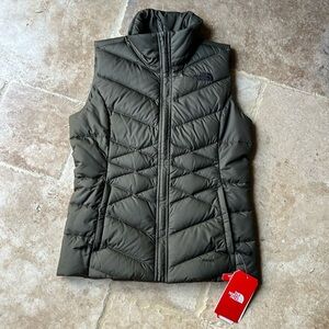 NWT The North Face Down Vest